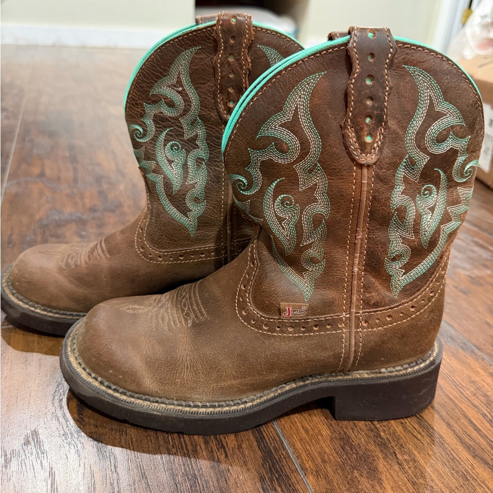Justin’s boots women’s